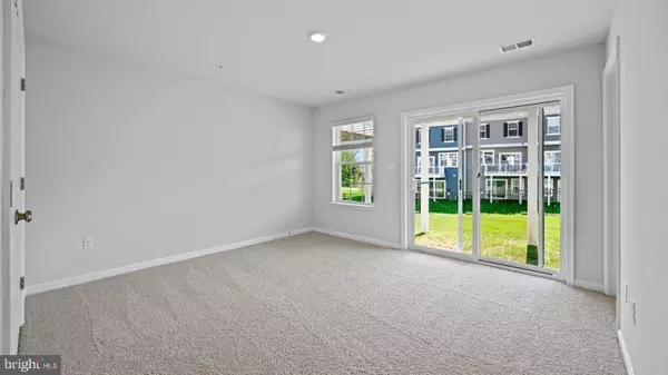 Rosedale, MD 21237,5046 SILVER OAK DR