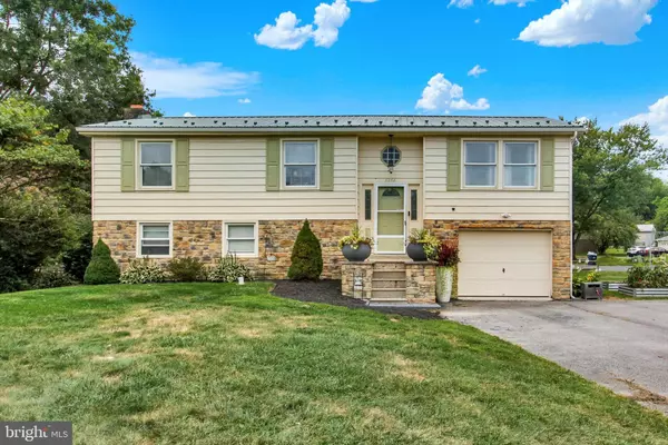 8258 SHEFFIELD MANOR BLVD, Waynesboro, PA 17268