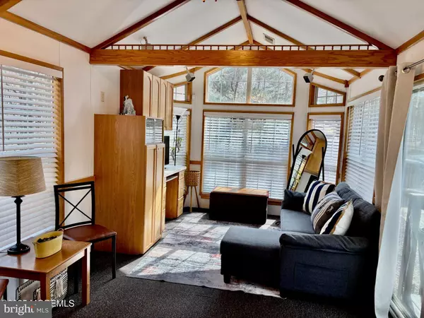 Cream Ridge, NJ 08514,724 MONMOUTH RD #14