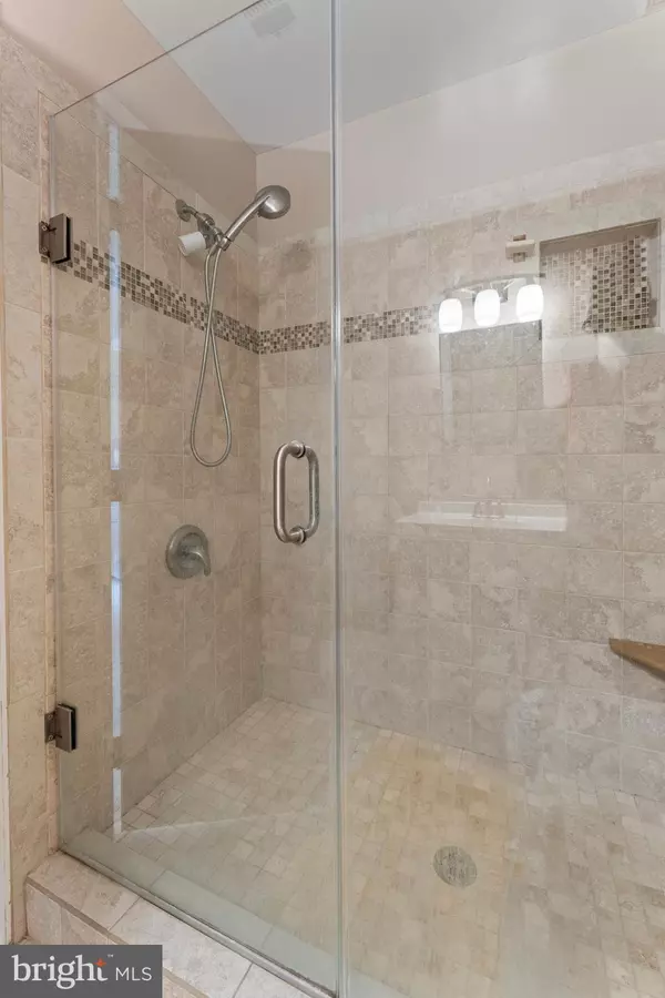 Gaithersburg, MD 20878,800 AMBER TREE CT #303
