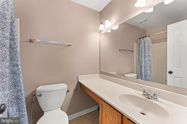 Gaithersburg, MD 20878,800 AMBER TREE CT #303