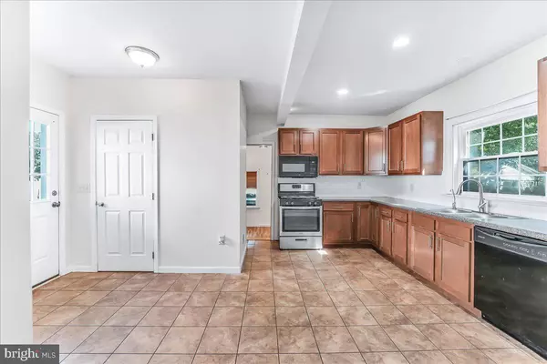 Oxford, PA 19363,643 MARKET ST