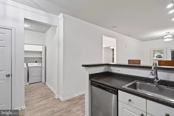 Vienna, VA 22181,9490 VIRGINIA CENTER BLVD #127