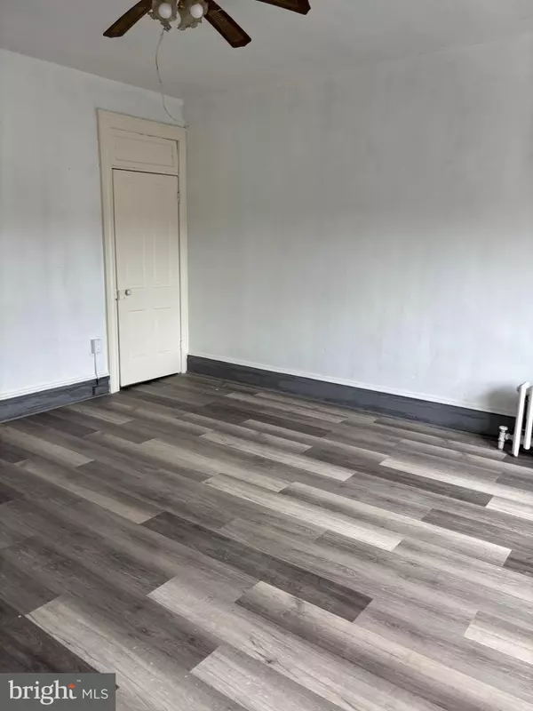 Mount Carmel, PA 17851,129 - 131 S OAK ST