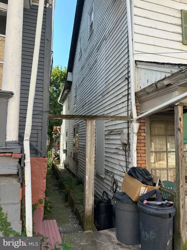 Shamokin, PA 17872,718 E RACE ST