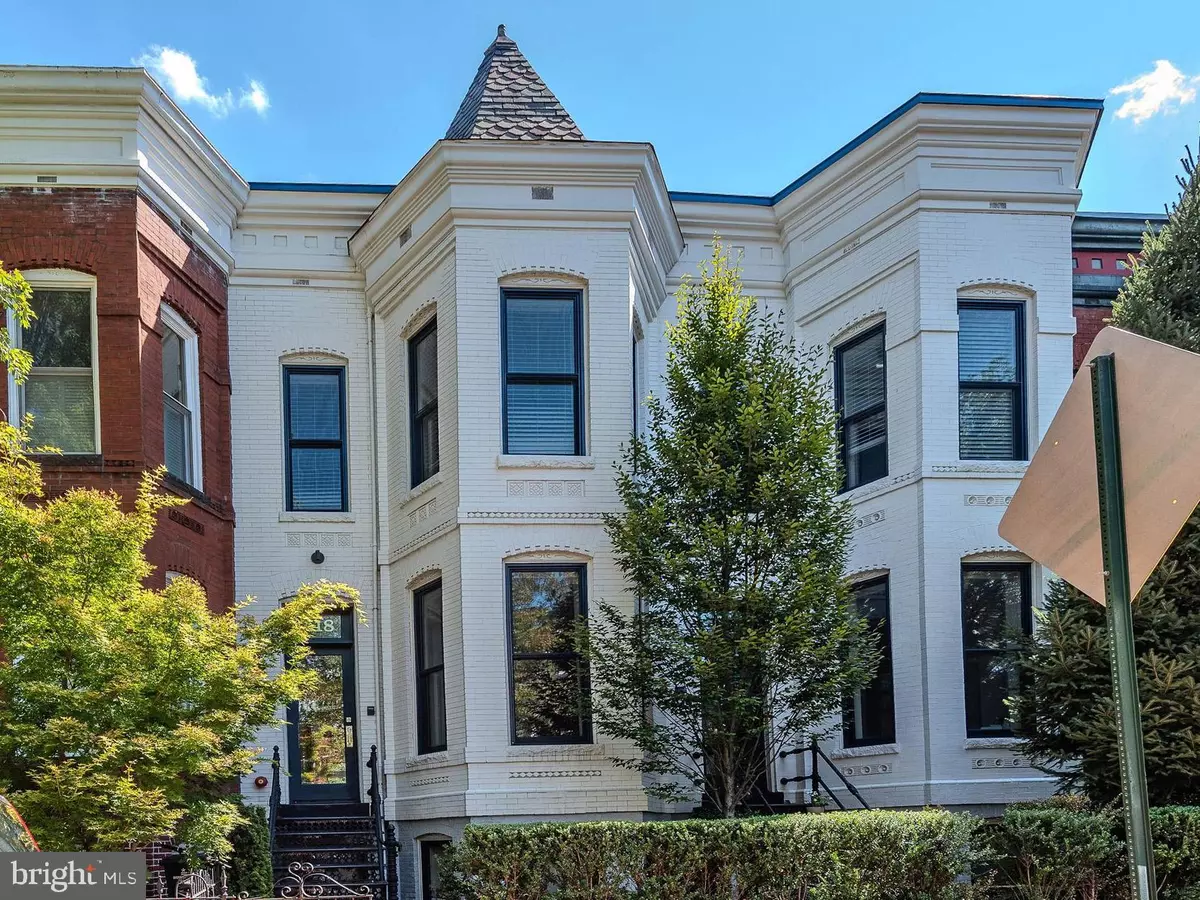 Washington, DC 20003,418 7TH ST SE #302