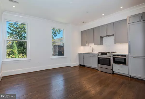 Washington, DC 20003,418 7TH ST SE #302