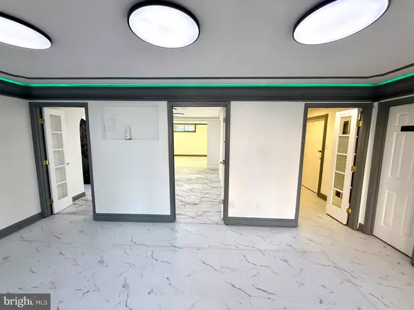 Great Falls, VA 22066,10130-A COLVIN RUN RD #A