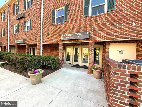 10130-A COLVIN RUN RD #A, Great Falls, VA 22066