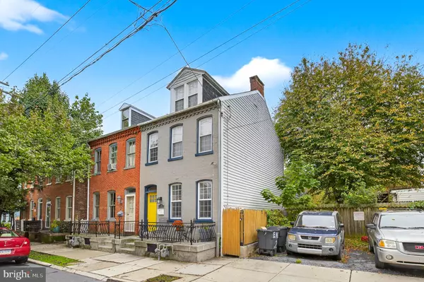 Lancaster, PA 17602,12 E NEW ST