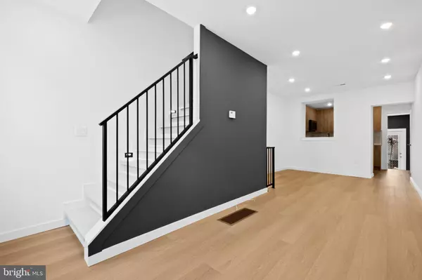 Philadelphia, PA 19133,2215 N MUTTER ST