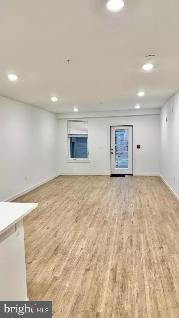 Philadelphia, PA 19130,834 N BROAD ST #4