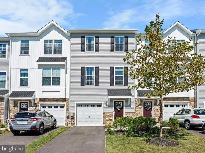 14 AVIARY, West Deptford, NJ 08086