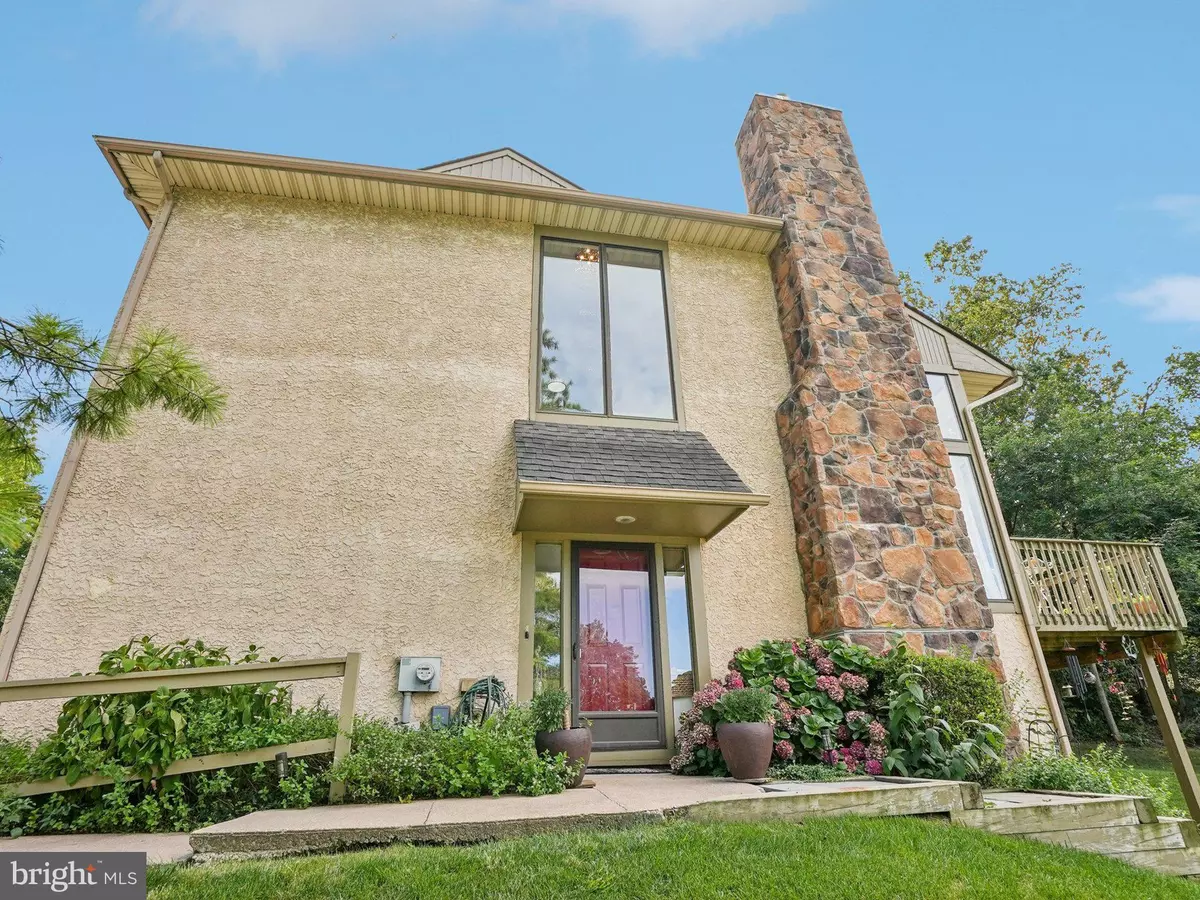 West Chester, PA 19380,390 LYNETREE DR #8-D