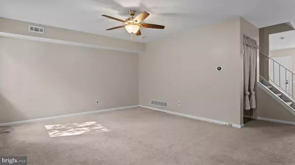 Bensalem, PA 19020,4948 OXFORD CT