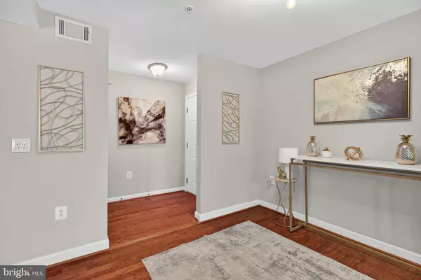 Arlington, VA 22204,4163 S FOUR MILE RUN DR #301