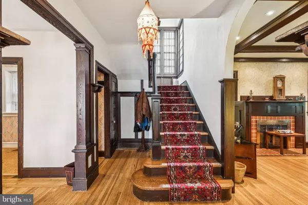 Philadelphia, PA 19119,7213 CRESHEIM RD