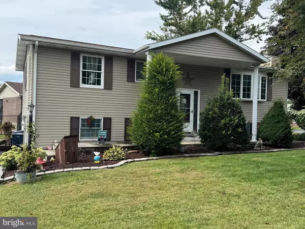 989 ASHTON DR, Shippensburg, PA 17257