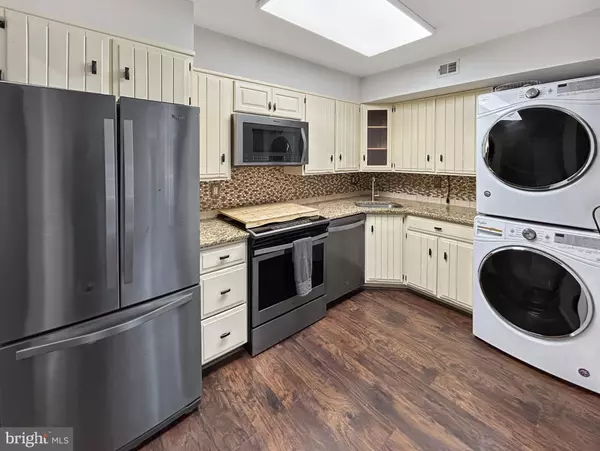 Rockville, MD 20850,780 AZALEA DR #15