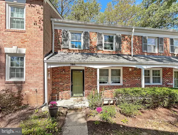 Rockville, MD 20850,780 AZALEA DR #15