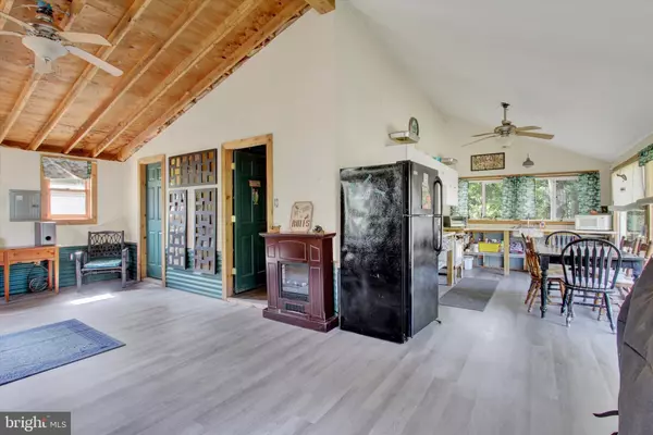 Abbottstown, PA 17301,723 N CREEK RD