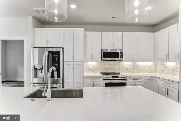 Mclean, VA 22102,1761 OLD MEADOW RD #209