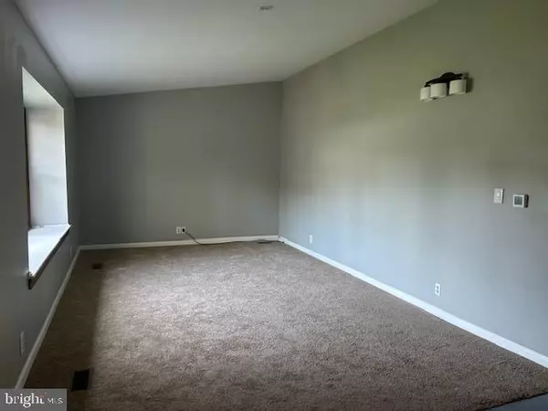 Mount Holly, NJ 08060,8 BUCKINGHAM DR