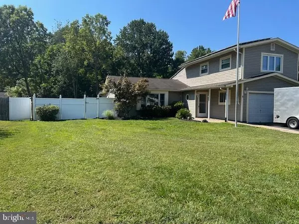 8 BUCKINGHAM DR, Mount Holly, NJ 08060