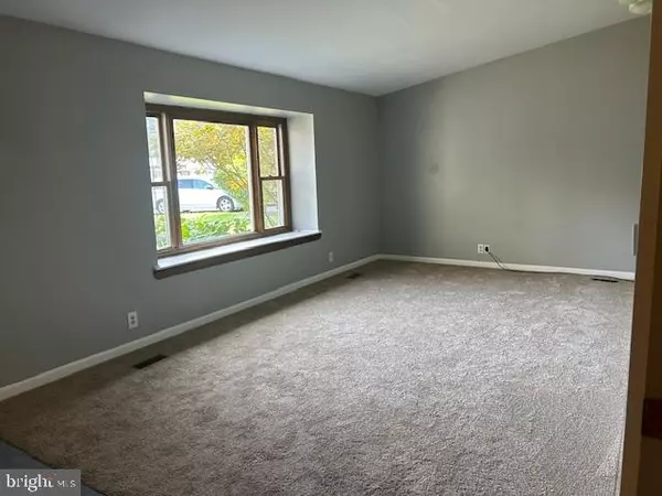 Mount Holly, NJ 08060,8 BUCKINGHAM DR