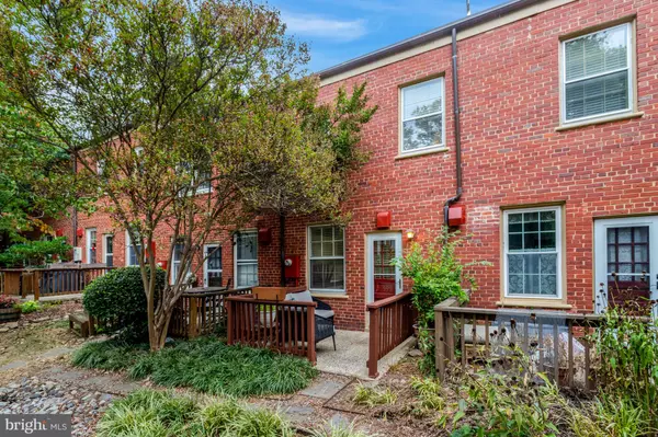 Arlington, VA 22204,1500 S BARTON ST #595