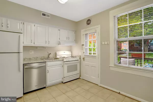 Arlington, VA 22204,1500 S BARTON ST #595