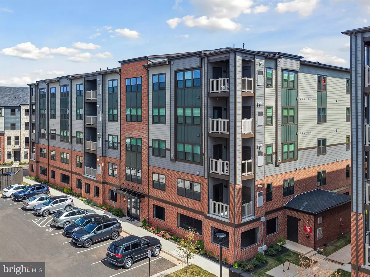 Chantilly, VA 20151,4395 PEACH LILY LN #311