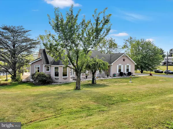 1096 INDIAN DR, Auburn, PA 17922