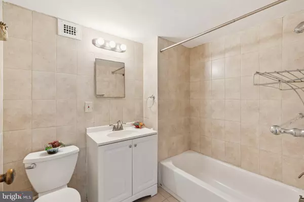 Philadelphia, PA 19103,1806-1818 RITTENHOUSE SQ ##1605