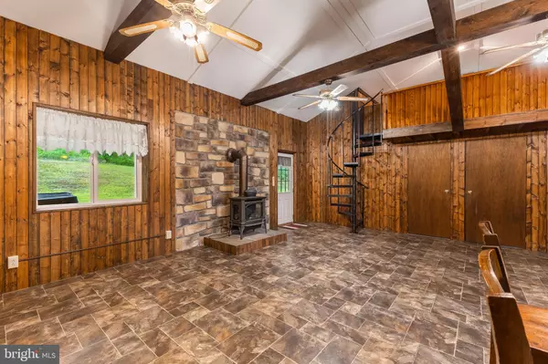 Howard, PA 16841,151 TRAVIS RD