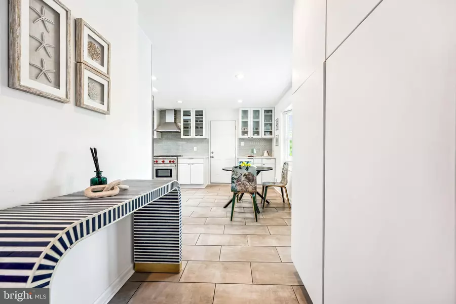 11700 SEVEN LOCKS RD, Potomac, MD 20854