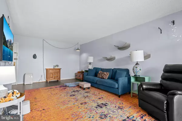 Falls Church, VA 22043,2300 PIMMIT DR #1012