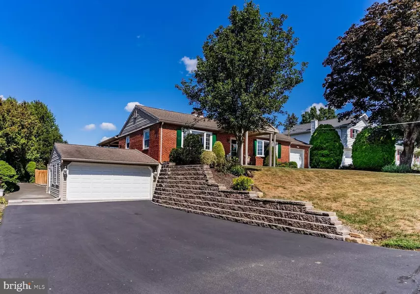 5112 RIDGEVIEW DR, Harrisburg, PA 17112