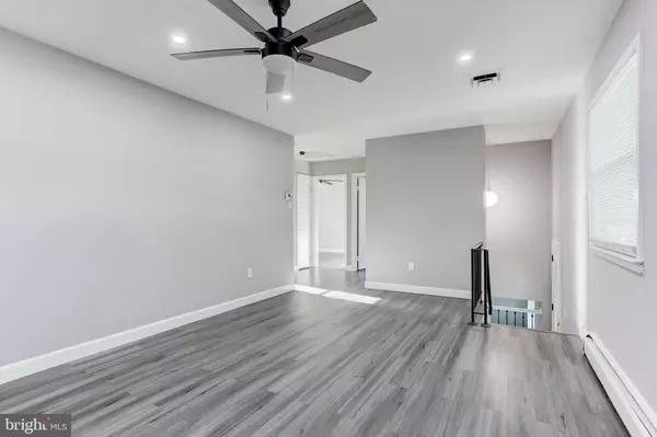 Dale City, VA 22193,3817 CLAREMONT LN