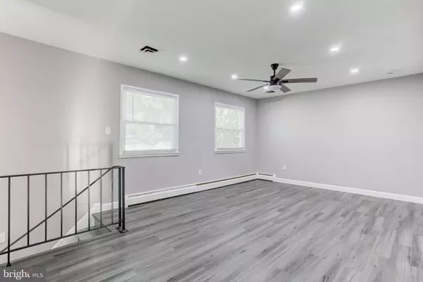 Dale City, VA 22193,3817 CLAREMONT LN