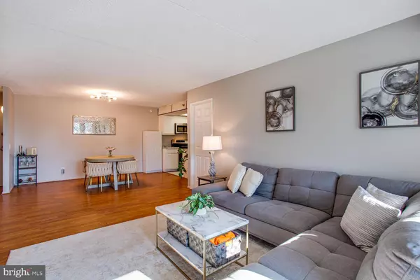 Alexandria, VA 22304,5911 EDSALL RD #206