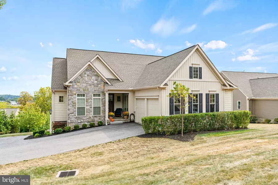 102 MARIBEL LN, York, PA 17403