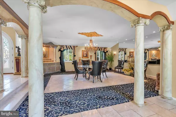 Cherry Hill, NJ 08003,4 WALDEN CT