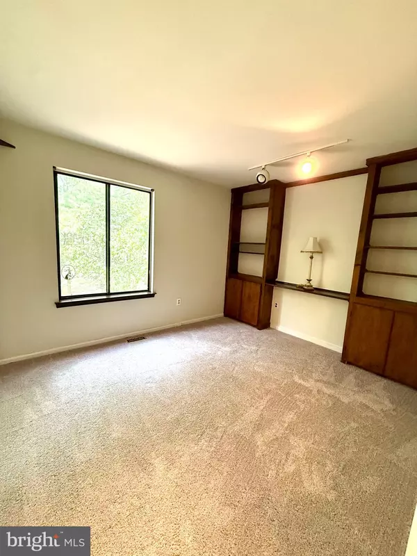 Voorhees, NJ 08043,4 HAZELHURST DR
