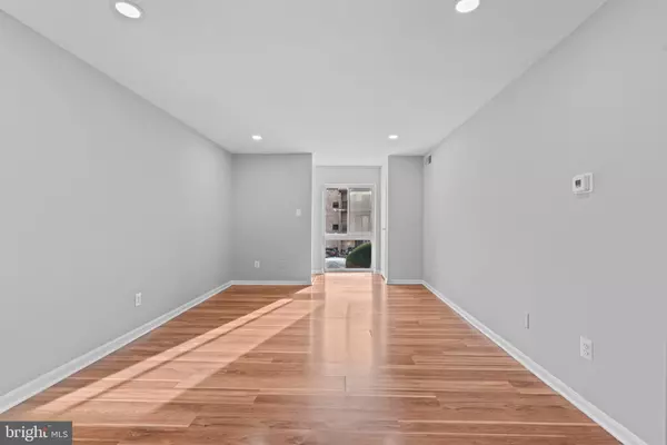 Alexandria, VA 22304,6155 EDSALL RD. RD #B