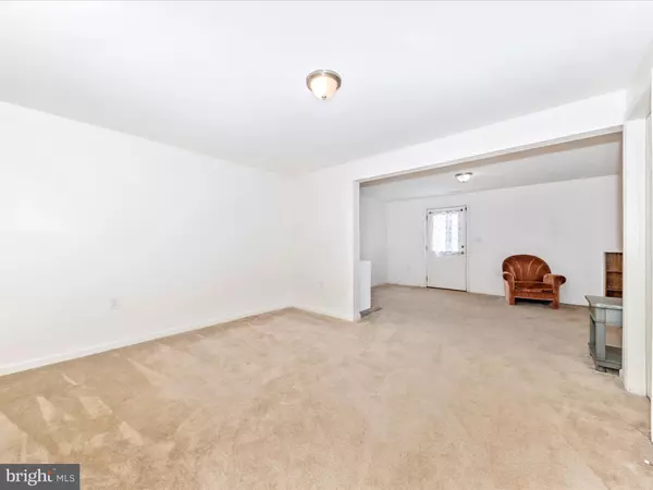 Hedgesville, WV 25427,260 RUMBLING ROCK RD