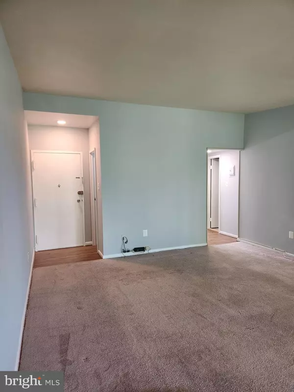 Rockville, MD 20852,10320 ROCKVILLE PIK #401