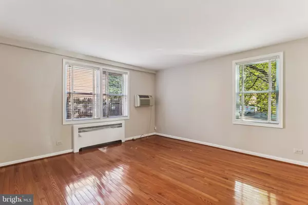 Arlington, VA 22203,110 N GEORGE MASON DR #110-3