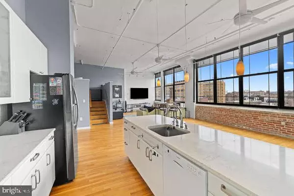 Philadelphia, PA 19107,314-22 N 12TH ST #1004