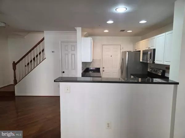 Reston, VA 20190,1930 CRESCENT PARK DR #29A